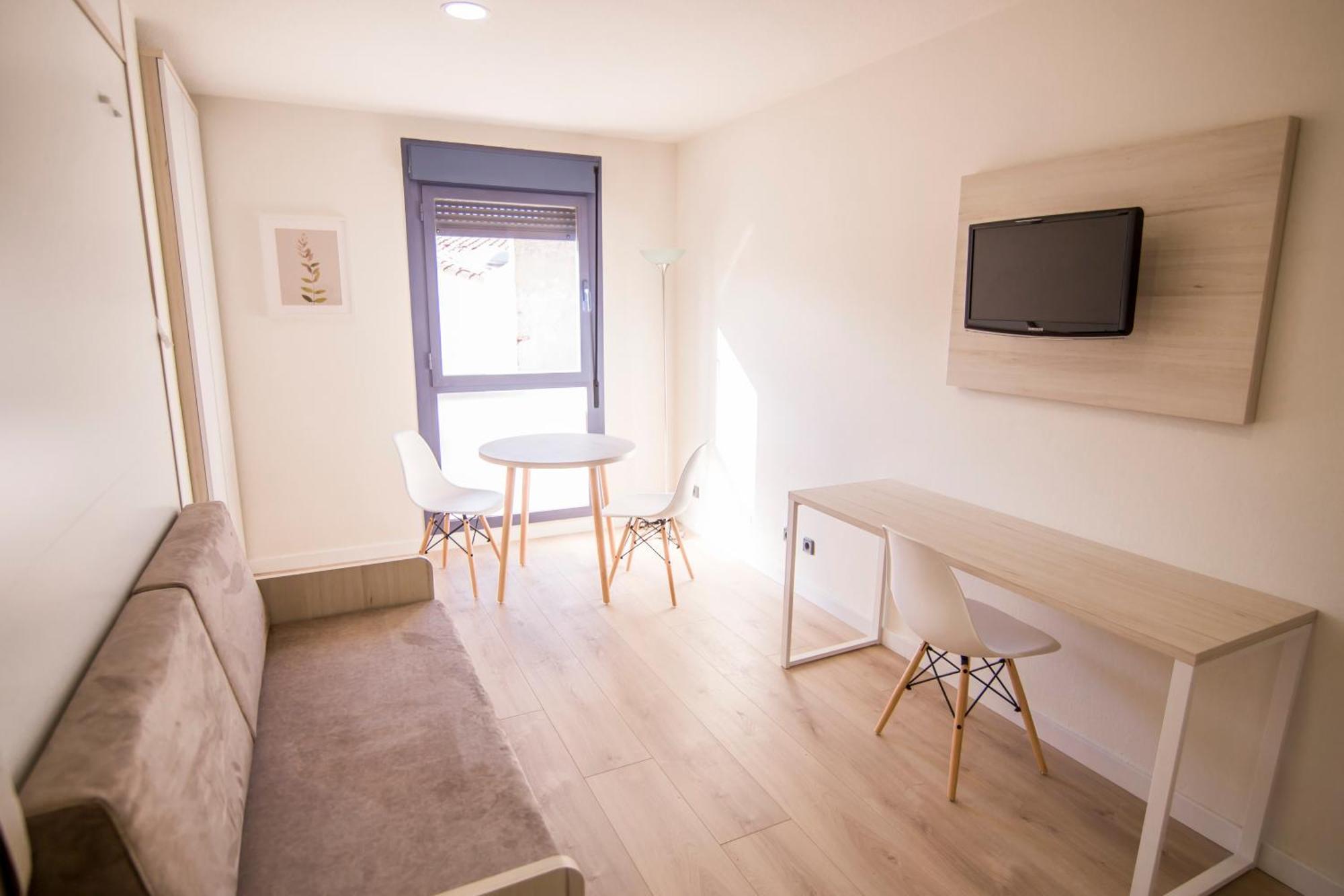 Apartamentos Plaza De Santiago - Estudios Turisticos - 1 Llave 핀토 외부 사진