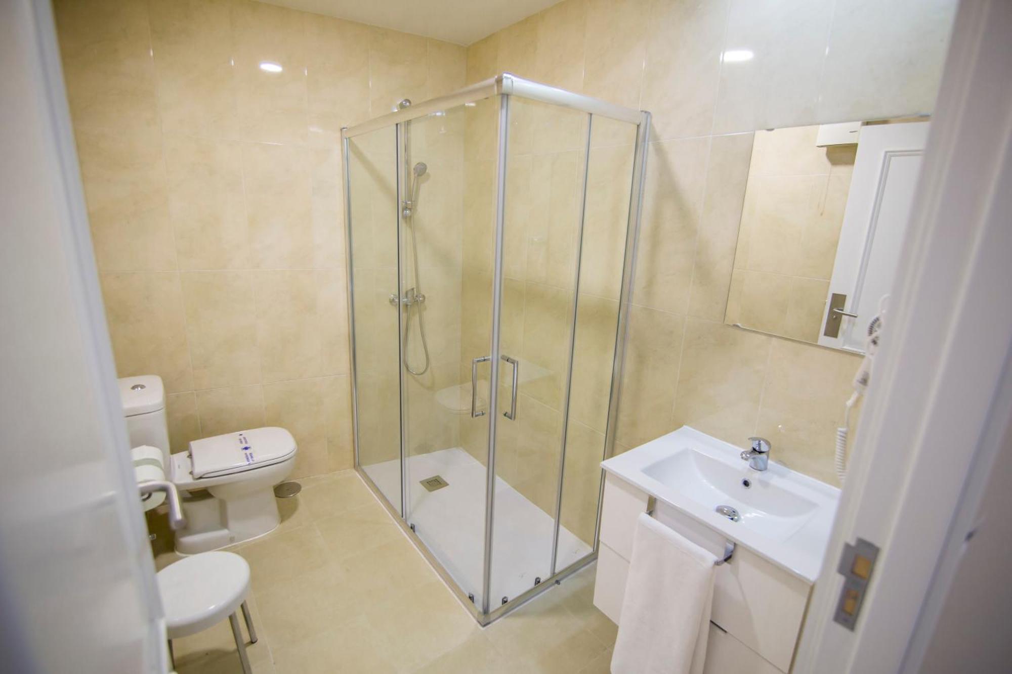 Apartamentos Plaza De Santiago - Estudios Turisticos - 1 Llave 핀토 외부 사진