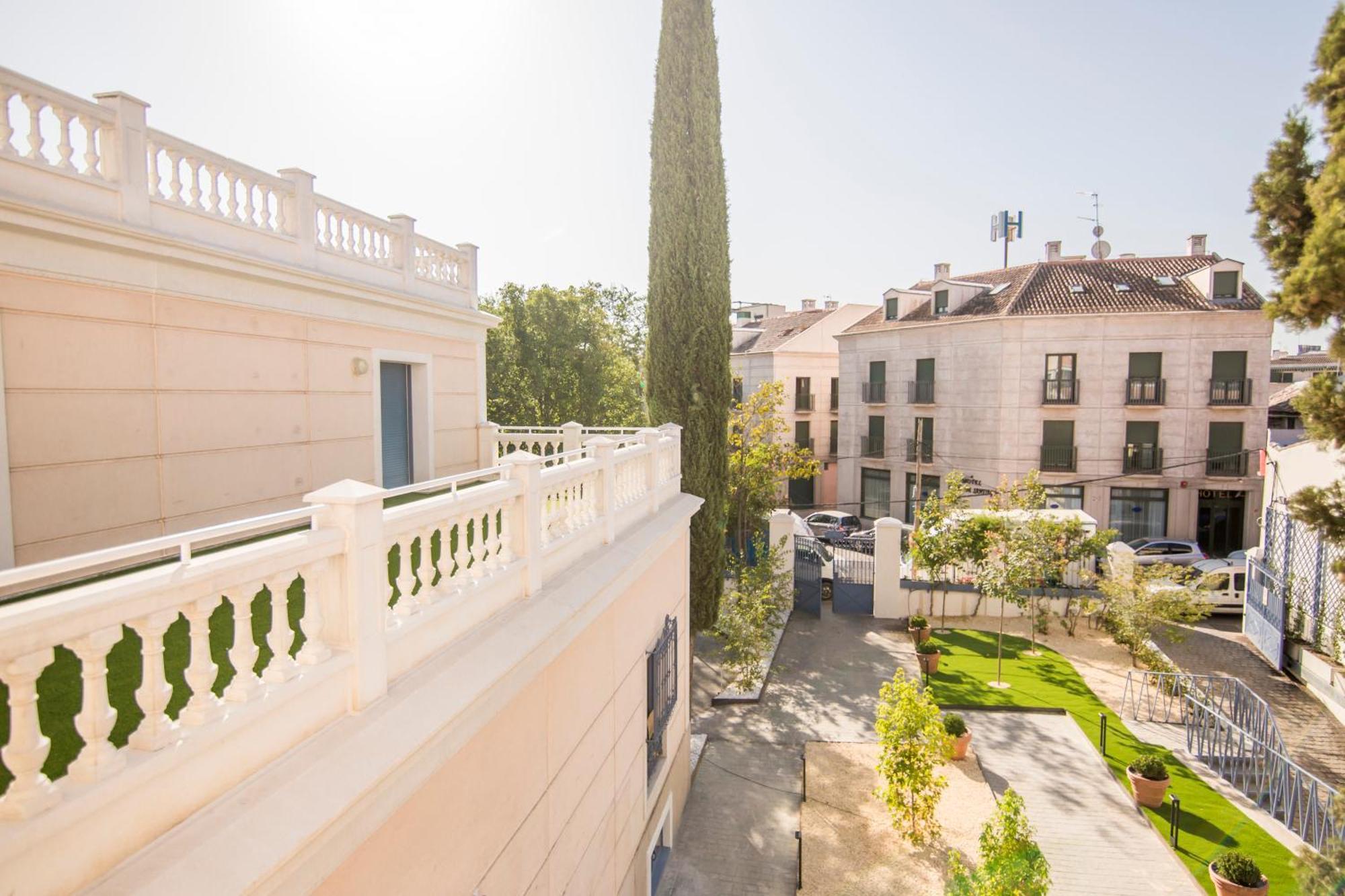 Apartamentos Plaza De Santiago - Estudios Turisticos - 1 Llave 핀토 외부 사진