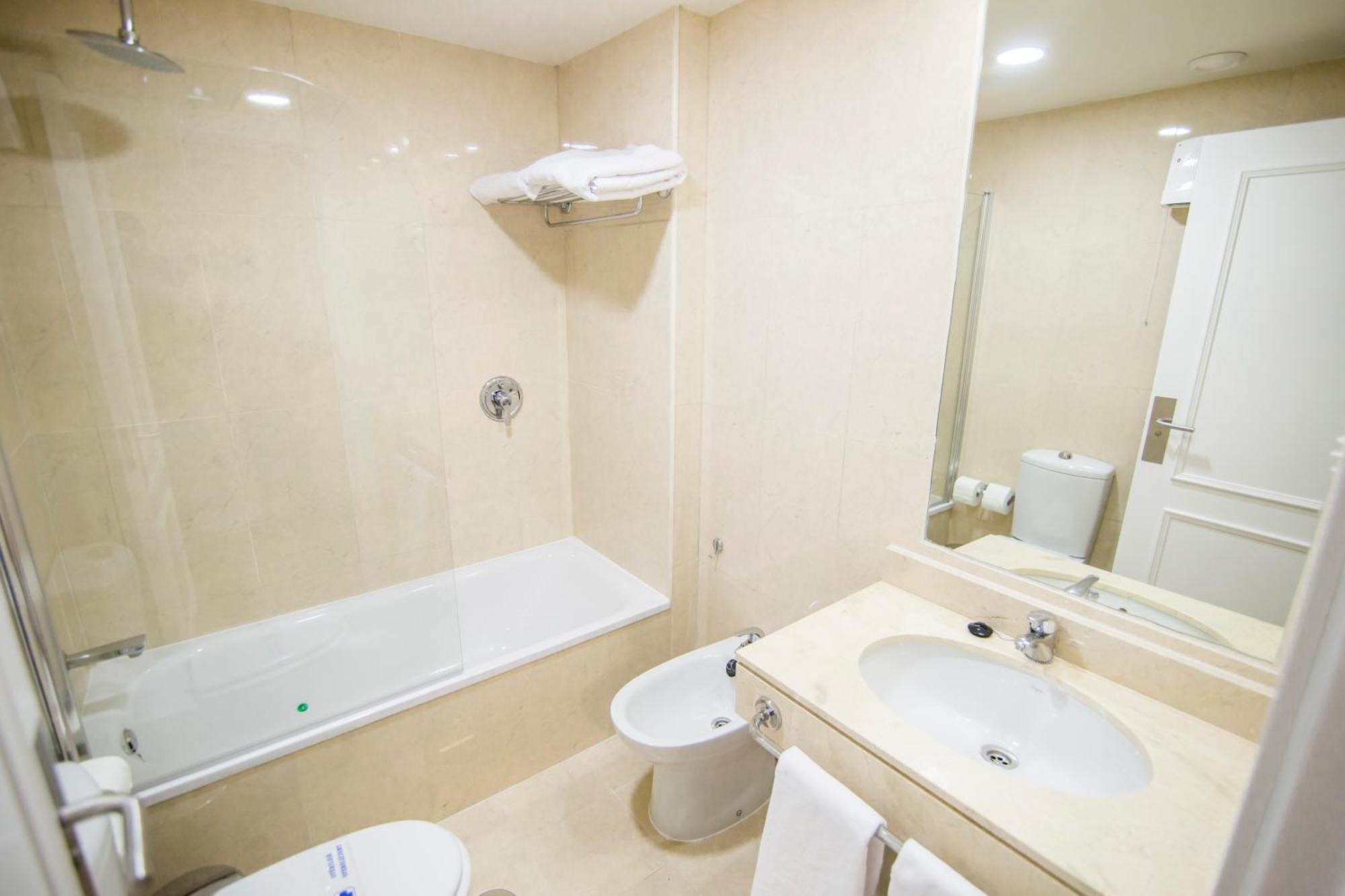 Apartamentos Plaza De Santiago - Estudios Turisticos - 1 Llave 핀토 외부 사진