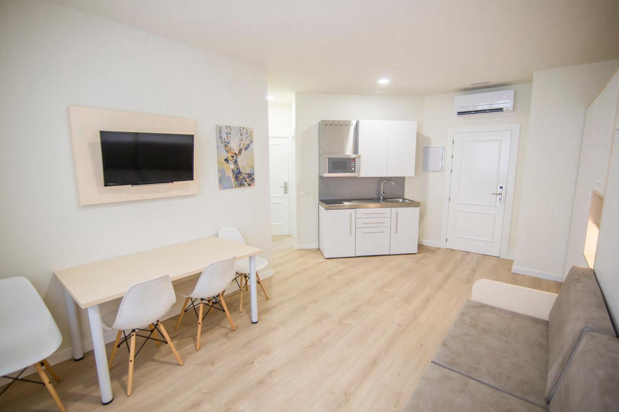 Apartamentos Plaza De Santiago - Estudios Turisticos - 1 Llave 핀토 외부 사진