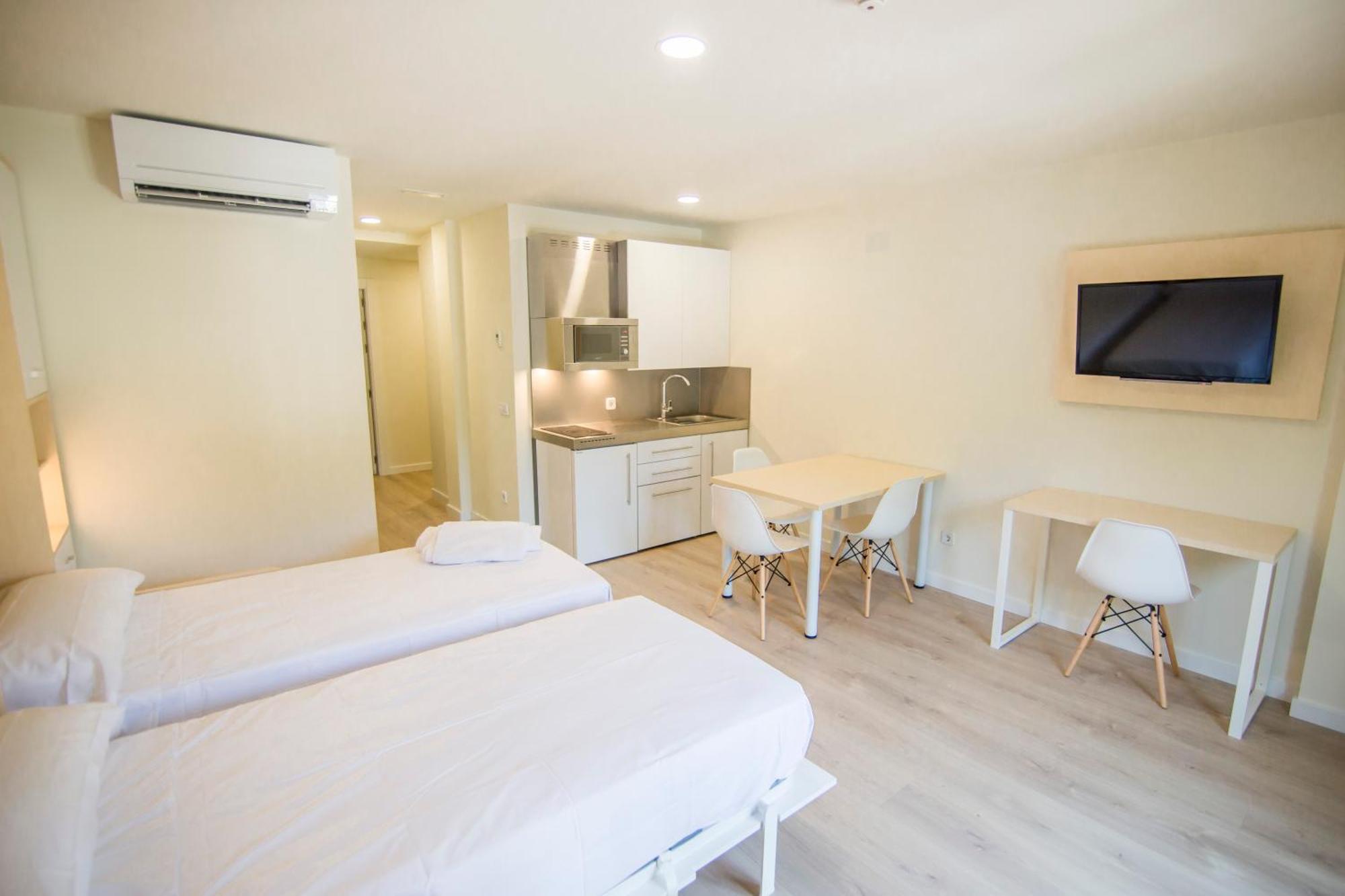 Apartamentos Plaza De Santiago - Estudios Turisticos - 1 Llave 핀토 외부 사진