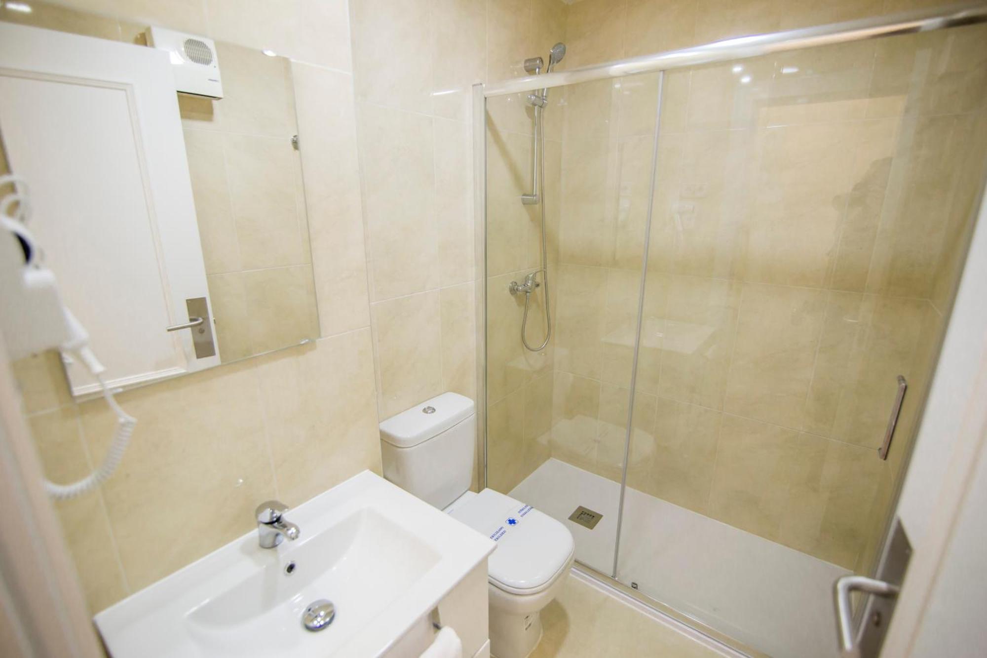 Apartamentos Plaza De Santiago - Estudios Turisticos - 1 Llave 핀토 외부 사진