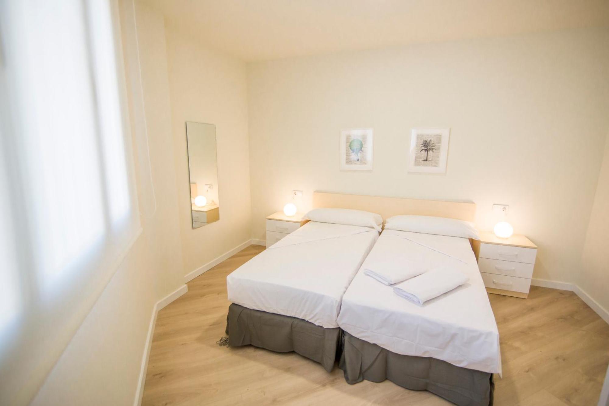 Apartamentos Plaza De Santiago - Estudios Turisticos - 1 Llave 핀토 외부 사진