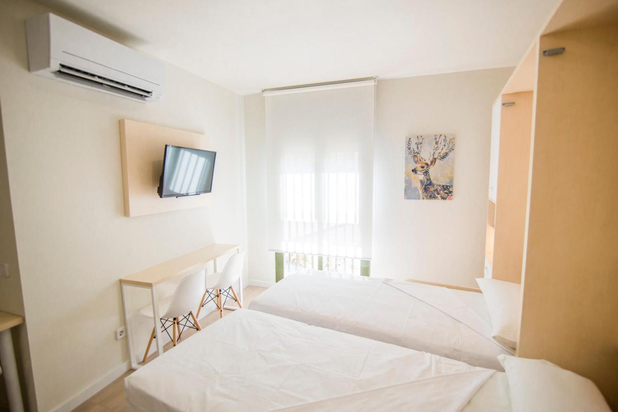 Apartamentos Plaza De Santiago - Estudios Turisticos - 1 Llave 핀토 외부 사진