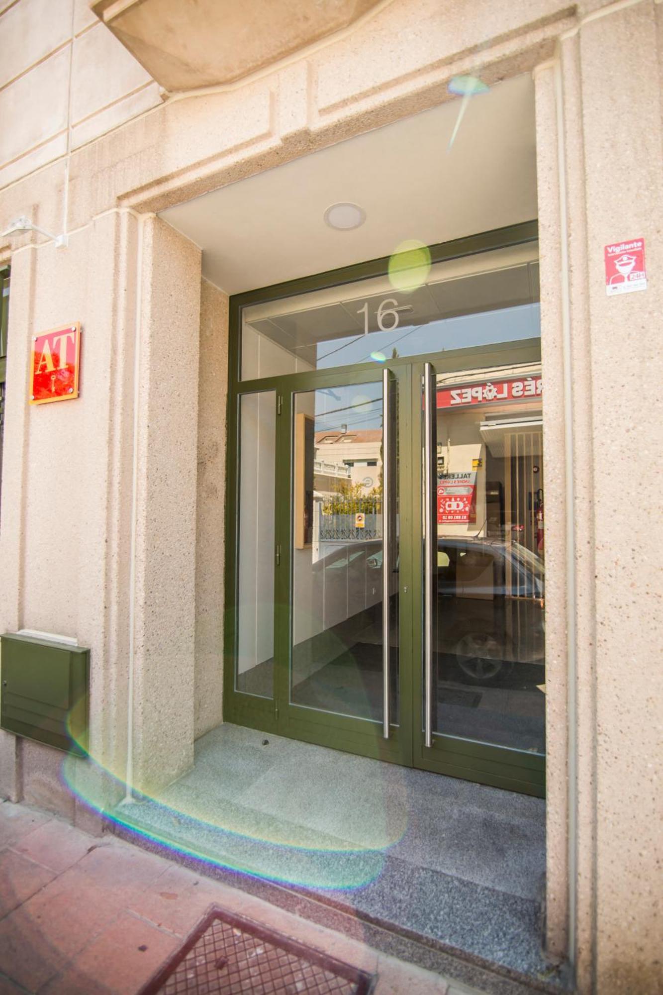Apartamentos Plaza De Santiago - Estudios Turisticos - 1 Llave 핀토 외부 사진